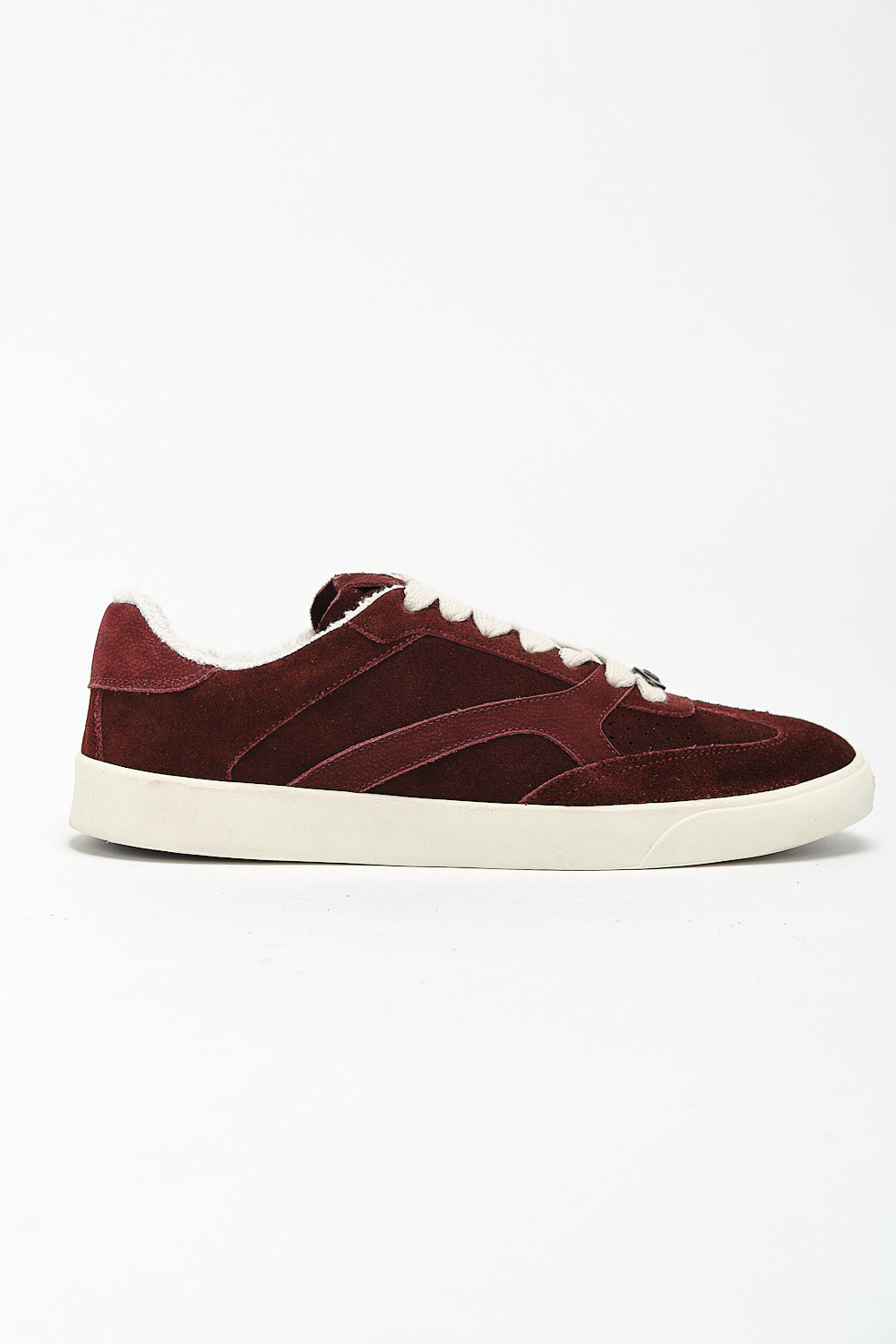 Tênis Herit Eve Burgundy em camurça red mahogany, vista lateral